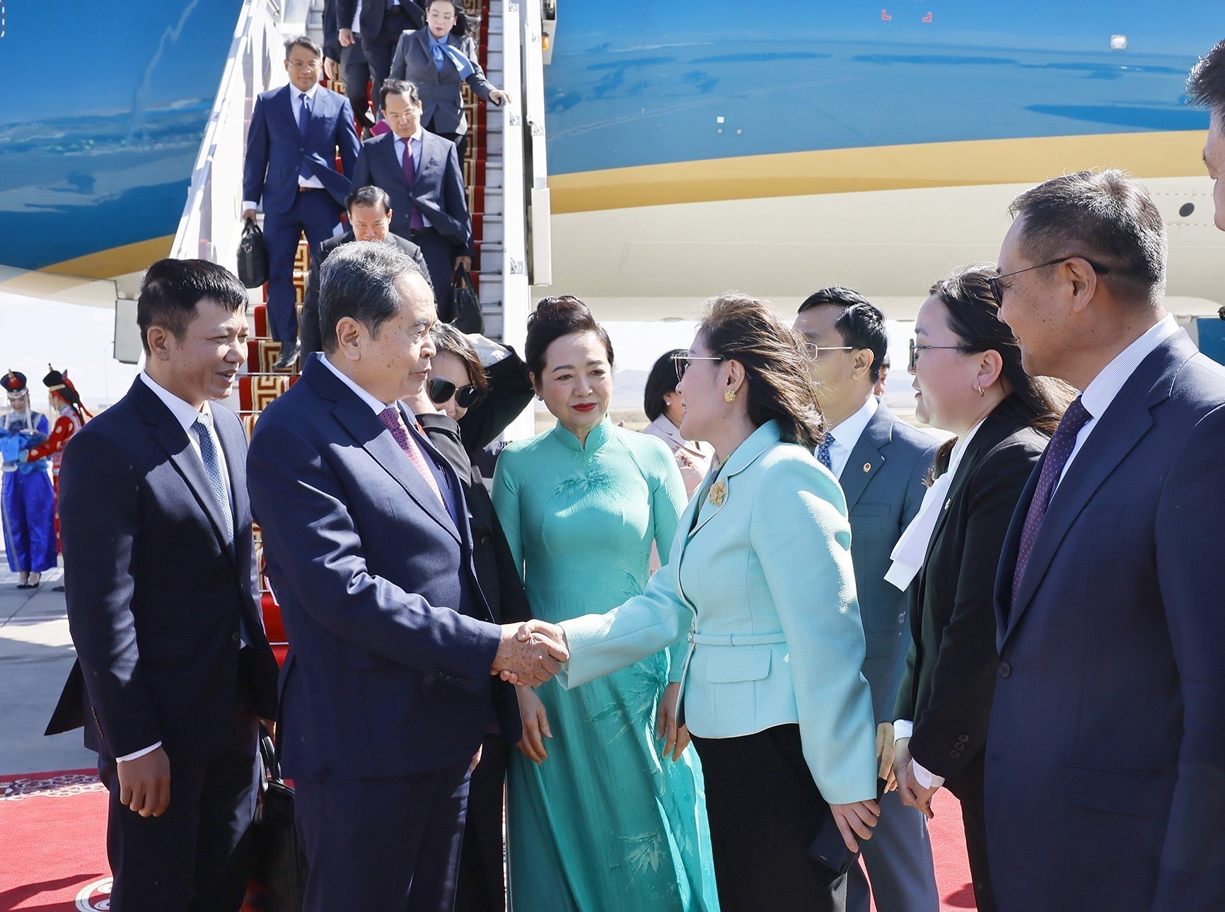 Chủ tịch Quốc hội Trần Thanh Mẫn và phu nhân bắt đầu thăm chính thức Mông Cổ- Ảnh 2.