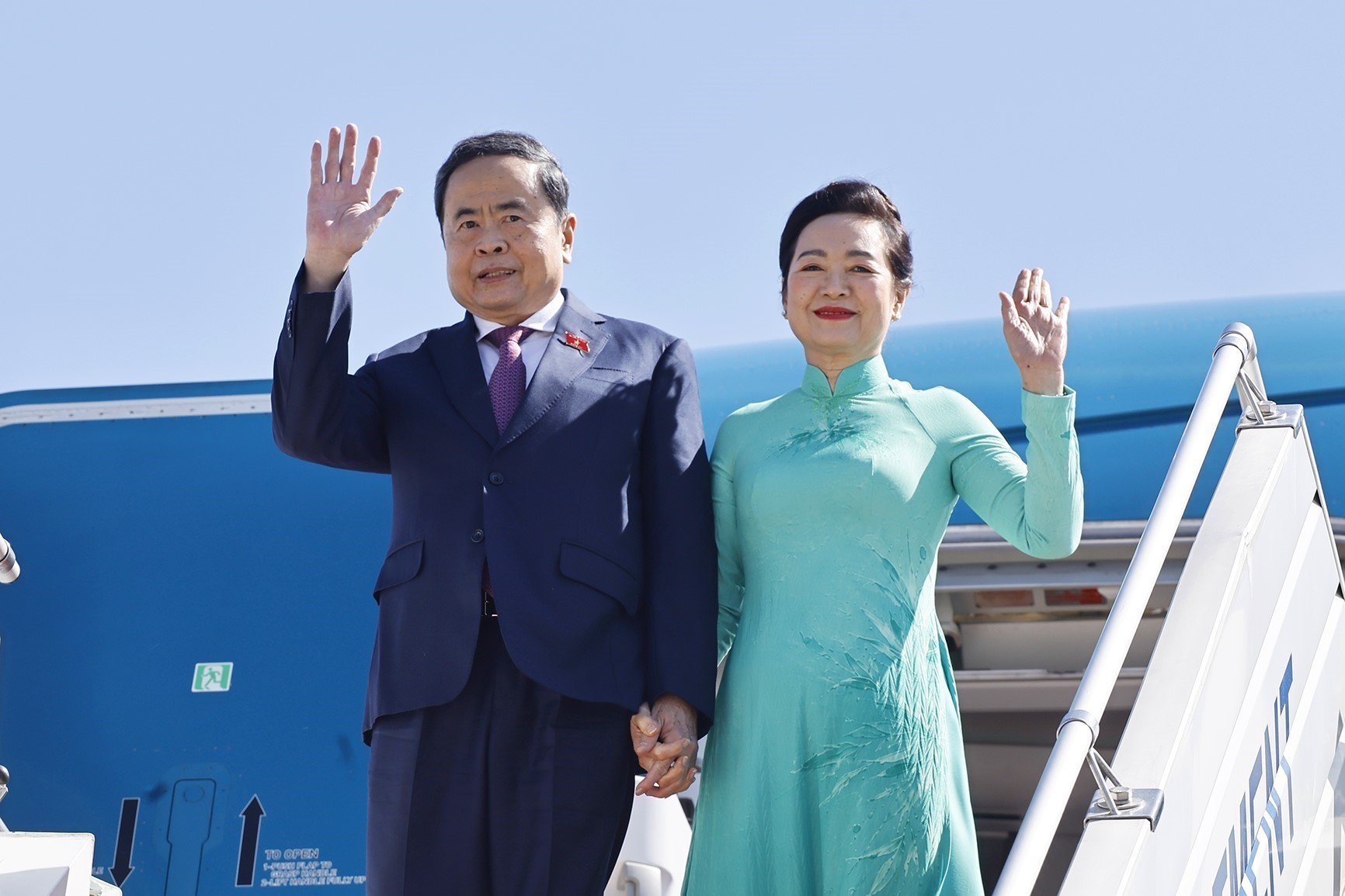 Chủ tịch Quốc hội Trần Thanh Mẫn và phu nhân bắt đầu thăm chính thức Mông Cổ- Ảnh 1.