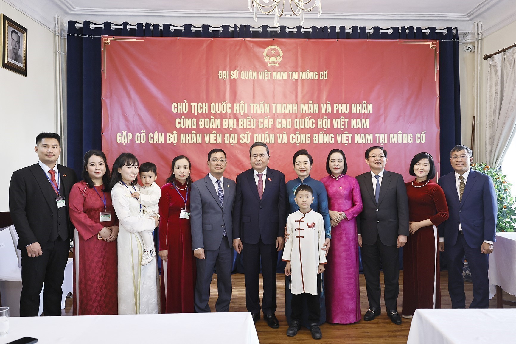 Chủ tịch Quốc hội Trần Thanh Mẫn gặp gỡ cộng đồng kiều b&agrave;o tại M&ocirc;ng Cổ- Ảnh 1.
