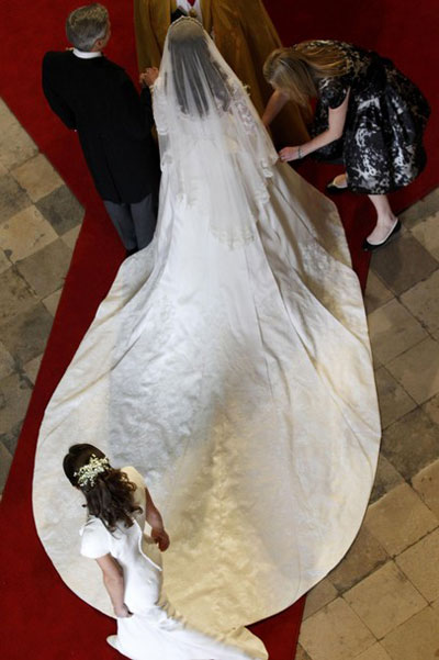 Váy cưới của công nương Anh Kate Middleton sang trọng tuyệt đẹp