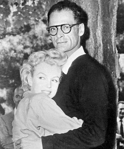 Chỉ một thời gian ngắn sau thành công của bộ phim kinh điển The Seven Year Itch (1955), Marilyn Monroe tuyên bố ly hôn DiMaggio sau 286 ngày kết hôn. Ngày 1.7.1956, Marilyn Monroe đã có một lễ cưới bí mật với nhà biên kịch Arthur Miller