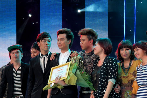 Nguyễn Trần Trung Quân chia tay cuộc thi Sao mai- Điểm hẹn 2012