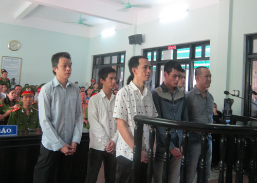 Các bị cáo trước tòa