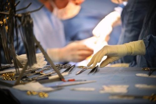 Mỹ cho phép sử dụng máy khử rung tim cấy dưới da - Ảnh: AFP