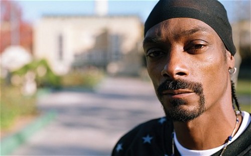 Rapper Snoop Dogg chính thức trở thành Snoop Lion - Ảnh: AFP