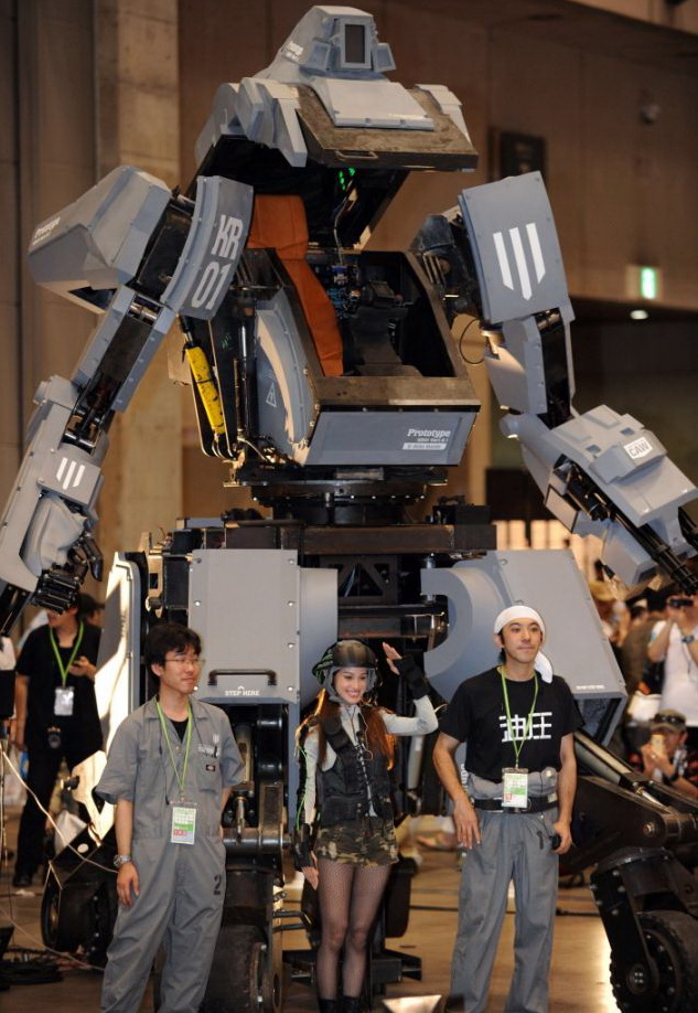 Ra mắt chiến binh robot điều khiển bằng iPhone tại Nhật