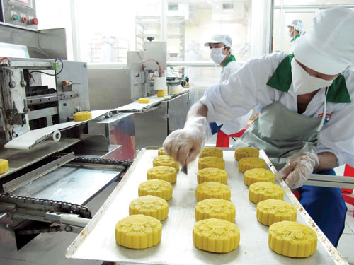 Thị trường bánh trung thu năm nay xuất hiện nhiều loại bánh mới - Ảnh: Đào Ngọc Thạch