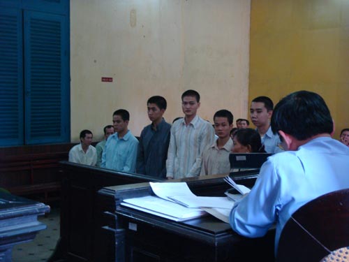 Rủ bạn giết người chỉ vì bạn gái được khen 2