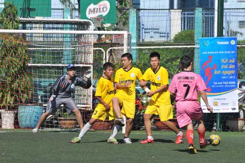 Những trận đấu đầu tiên của giải đã diễn ra đầy kịch tính, có chất lượng chuyên môn cao 2