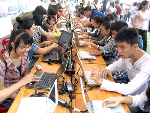"Phỏng vấn thử, thành công thật" thu hút đông sinh viên 