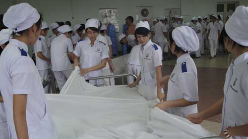 Khối ngành nghề y tế - chăm sóc sức khỏe được dự báo sẽ có nhu cầu tuyển lớn trong năm 2013