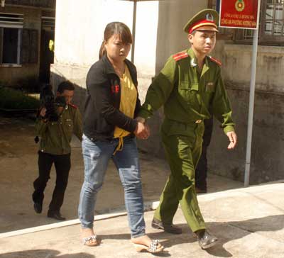 Bắt “nữ quái” cướp tài sản