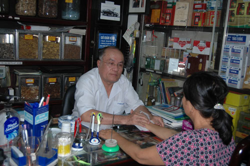 Tin đồn thất thiệt làm lương y điêu đứng