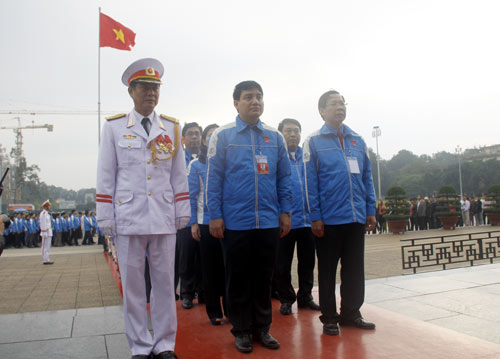 1.000 đoàn viên vào lăng viếng bác