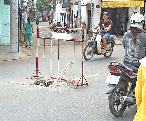 Nắp cống bị bể