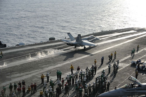 Tàu sân bay Mỹ “áp sát” Syria