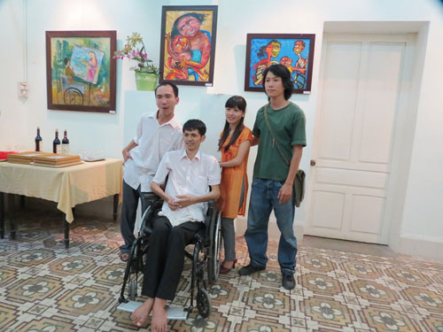 Ấn tượng phòng tranh Khát Vọng của 6 họa sĩ khuyết tật 4