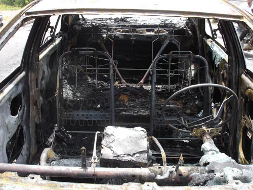 Ôtô Toyota Vios đang chạy bị “bà hỏa” thiêu rụi 2