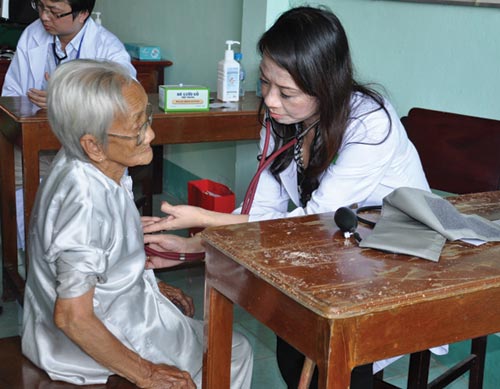 Giúp người nghèo 1