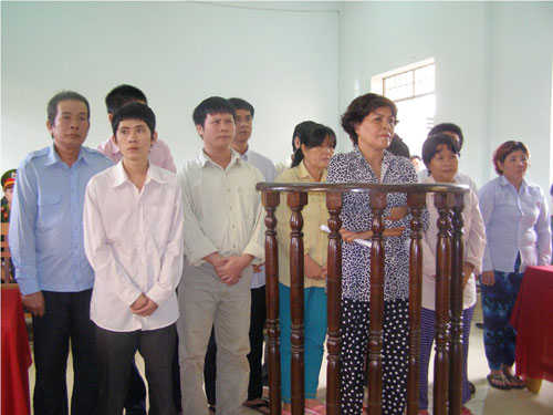 Rủ nhau đánh bạc rồi cùng lãnh án tù