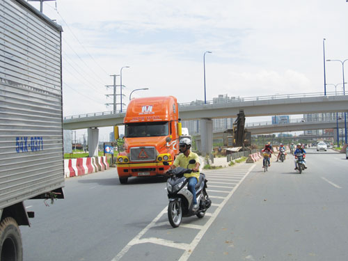 Kéo giảm tai nạn giao thông trên xa lộ Hà Nội