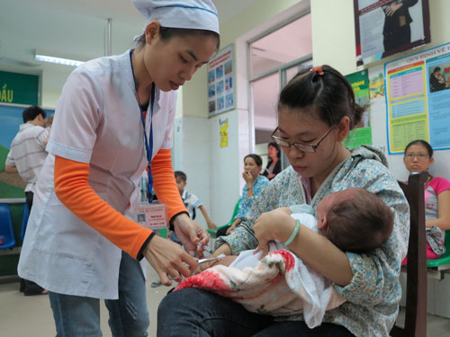 Bắt đầu tiêm chủng lại Vắc xin Quinvaxem 