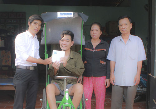 Tặng xe lắc tay