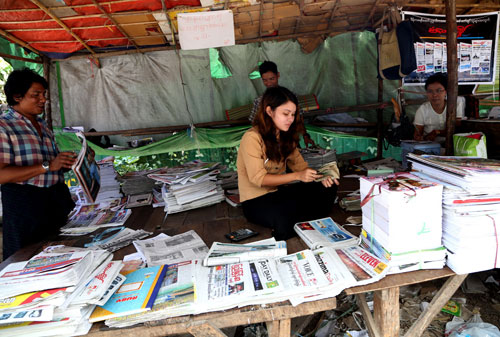 Báo giấy 'sống khỏe' ở Yangon 4