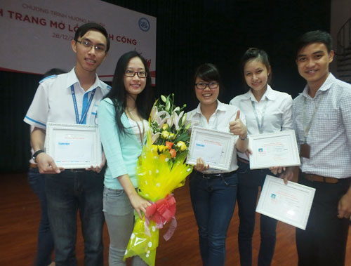 Trao học bổng Nguyễn Thái Bình - Báo Thanh Niên cho sinh viên TP.HCM 