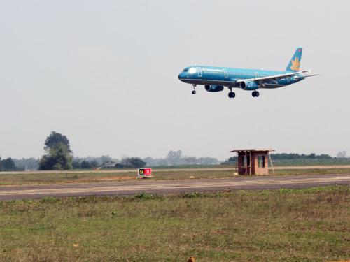 Chuyến bay đầu tiên của Vietnam Airlines đã hạ cánh an toàn xuống đường băng sân bay Thọ Xuân