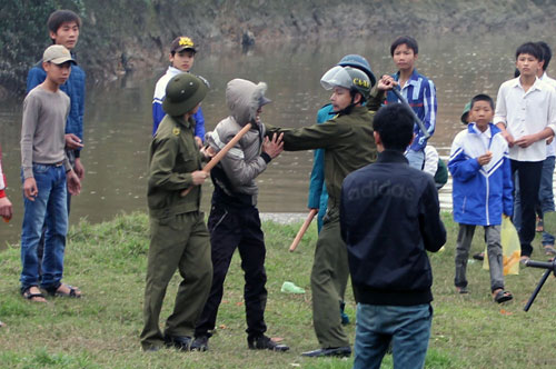 Đánh nhau để … cầu mau ở chợ Chuộng 11