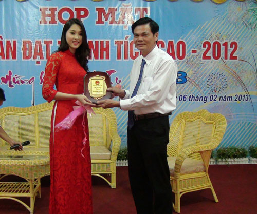 Bạc Liêu tuyên dương Hoa hậu Đặng Thu Thảo