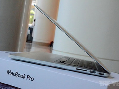 Apple bất ngờ hạ giá mẫu MacBook Pro Retina mới