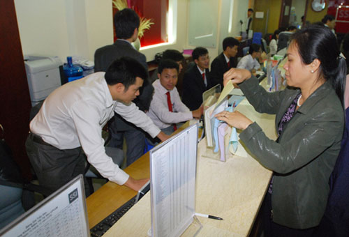 Chứng khoán trái chiều phiên đầu năm mới
