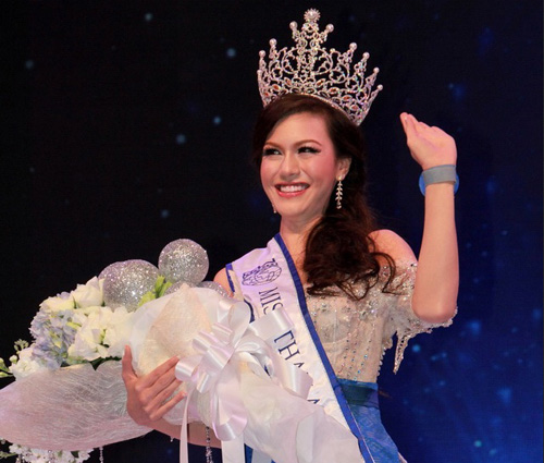 Tân Hoa hậu thế giới Thái Lan Kanyapak Poksomboon trong giây phút đăng quang 