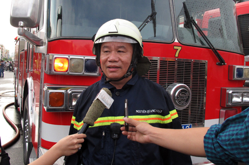 Đại tá Nguyễn Quang Nhật trực tiếp chỉ huy lực lượng chữa cháy cho biết rất may là không có thiệt hại về người