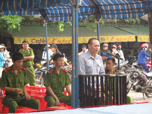 Bị cáo Nguyễn Văn Kiên tại phiên tòa xét xử lưu động ngày 26.4 tại huyện Hóc Môn, TP.HCM
