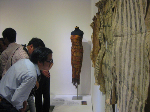 Váy áo bằng sợi cọ nhuộn cục bộ được phụ nữ Dida ở phía nam Bờ Biển Ngà thực hiện đầu thế kỷ 20 1