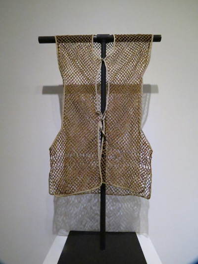 Áo lót được làm bằng hàng nghìn hạt hình ống bằng tre cho các cận thần (Trung Quốc) dùng mặc lót trong cơ thể tránh mồ hội thấp ra lớp áo bên ngoài