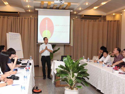 Cận cảnh công cuộc “lột xác” của những người chuyển giới