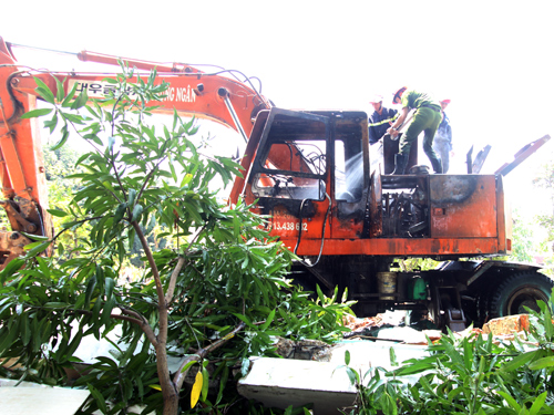 cháy xe cẩu ảnh nguyễn tú