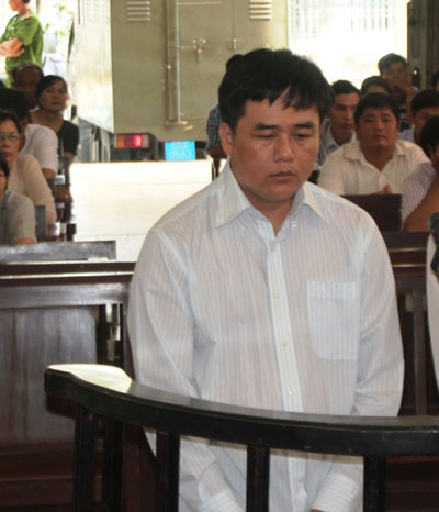 Xét xử nguyên giám đốc các tội tham ô, lừa đảo