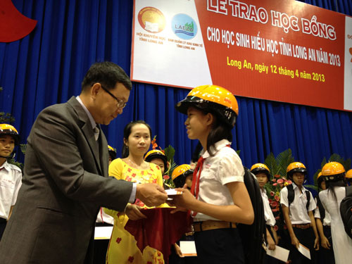 Trao học bổng