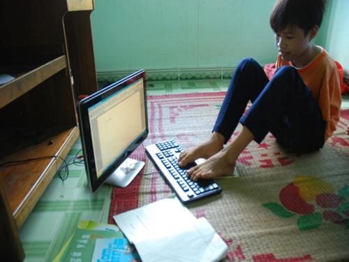 Đánh máy vi tính bằng chân 