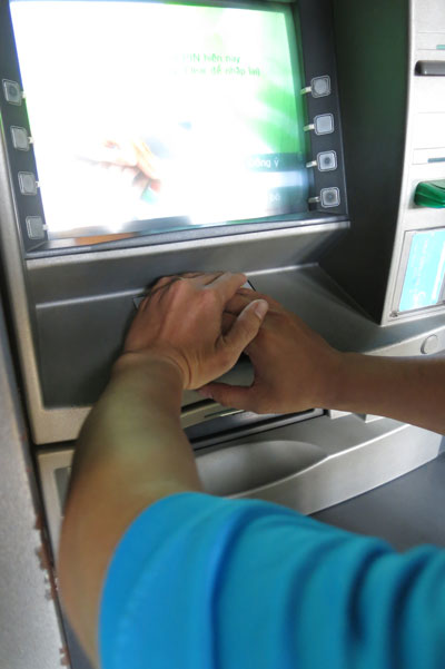 Che chắn bàn phím khi nhập mã PIN để tránh bị lộ