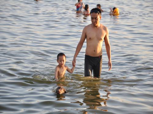 Người lớn, trẻ em cùng tham gia 2