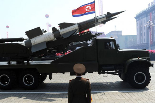 Tên lửa Triều Tiên trong một đợt diễu binh 