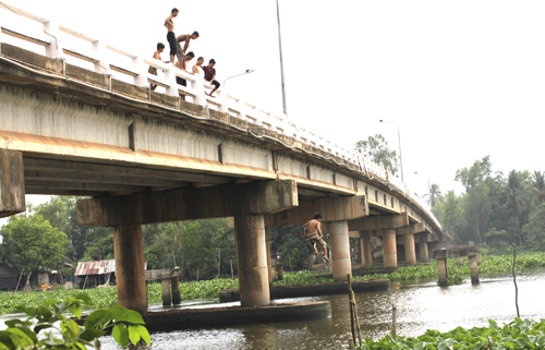 đuối nước ;chết đuối ;tắm sông ;ngạt nước 