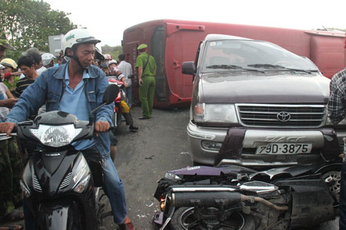 Tai nạn giao thông liên hoàn, 1 người chết, 15 người bị thương 2