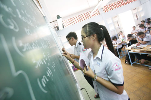 Giảm nhưng vẫn quá tải: Lúng túng cho cả thầy lẫn trò